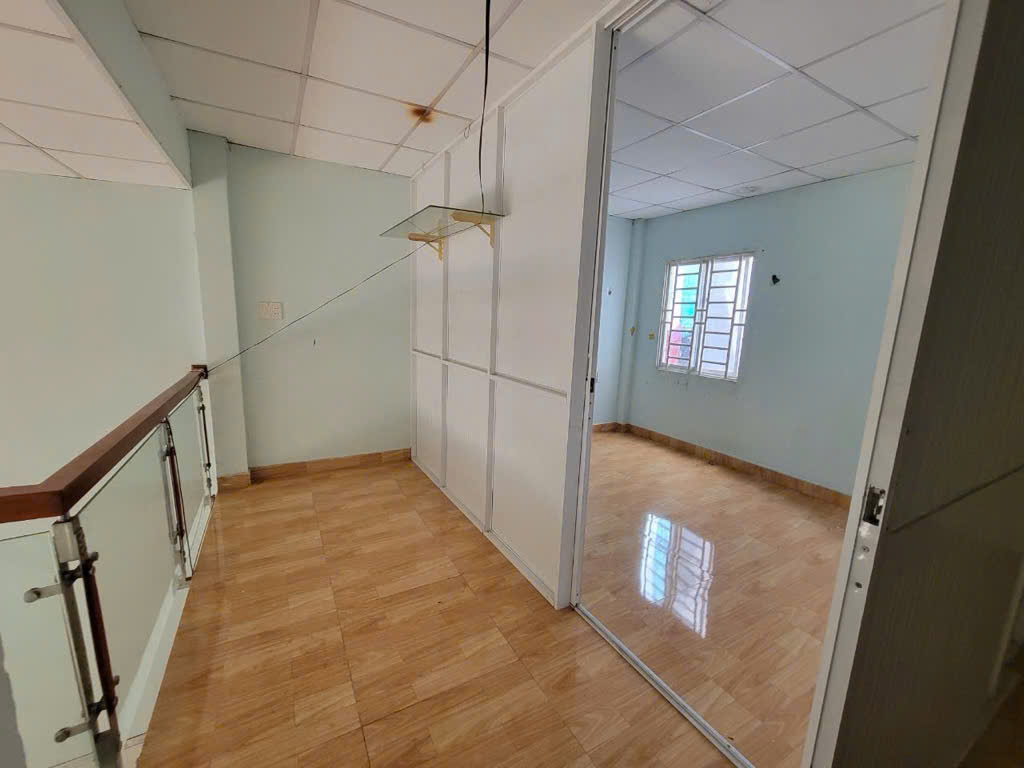 Mua đất tặng nhà quận 12  mọi người ơi